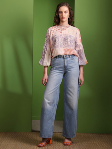 Top estampado floral con mangas abullonadas y cuello cruzado - Product Image 5