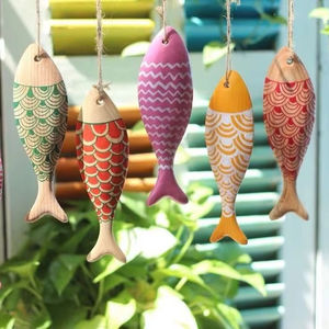 Poissons en bois artistiques du Vietnam, poissons en bois colorés de qualité supérieure, plusieurs tailles, qualité robuste, export en vrac - Product Image 1