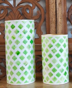 Maceta de Hierro de Alta Calidad con Incrustaciones de Flores, Florero de Resina con Incrustaciones de Hueso, Diseño Floral Elegante - Product Image 3