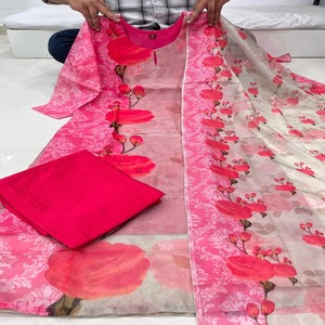 Premium Pure Soft Organza tradicional Kurta Set para mujeres con delicado trabajo manual Khatli y autoestampado para fiestas y bodas - Product Image 3