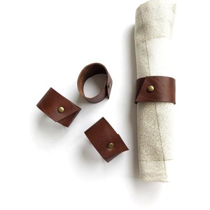 Rond de serviette en cuir marron foncé accessoires de vaisselle modernes anneaux de porte-mouchoirs en bois/porte-mouchoirs en cuir pour la décoration intérieure - Product Image 1