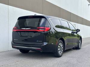 Chrysler Pacific Hybrid Touring L d'occasion à bas prix, modèle 2022, à vendre - Product Image 4