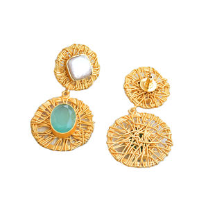 Boucles d'oreilles pendantes en laiton tendance, perles d'exportation, fabrication artisanale, semi-précieuses, finition plaquée or 18 carats, motif unique de créateur, vente en gros - Product Image 2