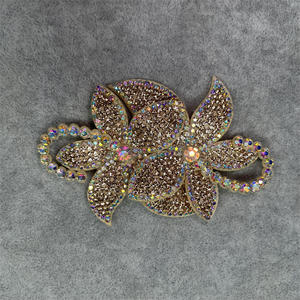 Nouveaux pétales de velours élégants Hot Diamond Flower Sewing Accessoires de vêtements pour filles - Product Image 5