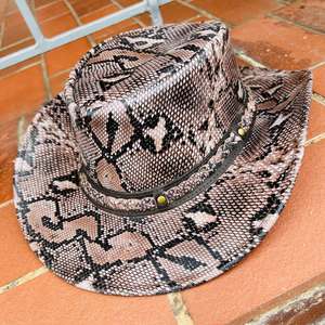 Sombrero vaquero de piel exótica con estampado de pitón, sombrero vaquero de cuero genuino, sombrero vaquero único con estampado de pitón - Product Image 1
