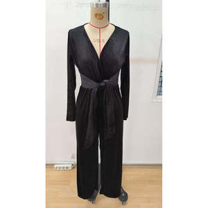 Mono de terciopelo brillante con cuello cruzado y cinturón de manga larga para mujer, 30532 - Negro - Product Image 5
