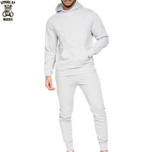Chándal de algodón premium para hombre que ofrece suavidad y durabilidad, hecho con el mejor material. - Product Image 1