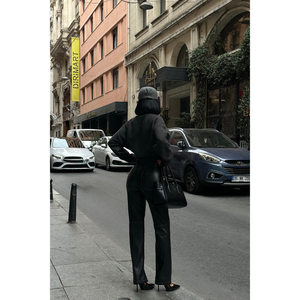 Pantalones de Cuero Negro para Mujer - Product Image 1