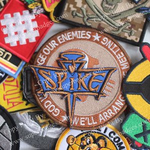 Écussons brodés avec logo personnalisé pour vestes uniformes insignes thermocollants durables de différentes tailles et formes avec perles à coudre - Product Image 2