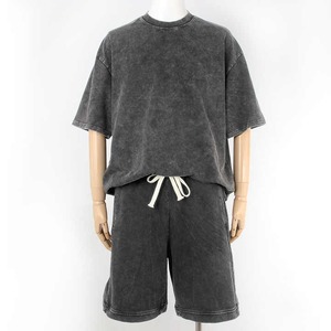 ชุดเสื้อยืดและกางเกงขาสั้นพิมพ์ลายตามสั่ง OEM สำหรับฤดูร้อน สำหรับแบรนด์ระดับโลก โรงงานผลิตเสื้อผ้า ปักโลโก้ตามสั่ง - Product Image 1