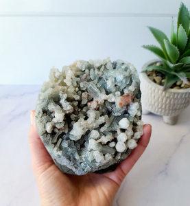 อะโพฟิลไลต์สีเทาธรรมชาติคุณภาพดี ขายดี ทรงตั้ง  ช่วยบำบัด  เสริมพลังจิต  หินเสริมพลัง - Product Image 5