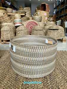 Nuevo producto 2025 Cesta de paja tejida con asa colgante o cesta de ropa con asa Muchos colores personalizables Hecho en Vietnam - Product Image 4