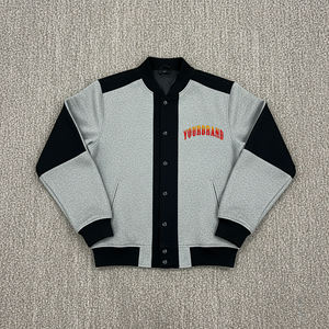 Chaqueta Varsity Gris y Negra para Hombre, Cuello Camisero, Logotipo Bordado, Estilo Casual para Otoño, Corte Regular, Poliéster y Algodón - Product Image 1