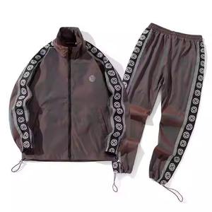 Chándal personalizado de alta calidad para hombres y mujeres, nuevo diseño, técnicas bordadas, impresión Digital de algodón 100% para la temporada de otoño - Product Image 4