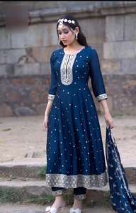 Listo para usar, vestido y pantalón de seda Chinon con bordado de secuencia pesada azul cosido completo con último diseño de moda Dupatta - Product Image 2