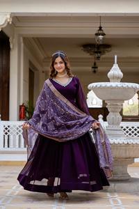 ชุดเดรสปักลูกปัดลายดอกไม้บานแฟนซีสำหรับดีไซน์เนอร์และผู้ผลิตและผู้จัดจำหน่ายจาก surat - Product Image 2