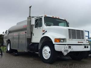 Camion-citerne à transmission manuelle avec roues motrices 6x4, utilisé pour le stockage d'huile, avec serrure de réservoir incluse, à vendre - Product Image 5