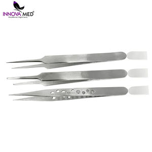 Pinzas para Artistas de Pestañas de Marca Privada, Pinzas de Acero Inoxidable para Extensión de Pestañas con Punta de Fibra Nano Grip, Herramienta de Belleza de innovamed - Product Image 1