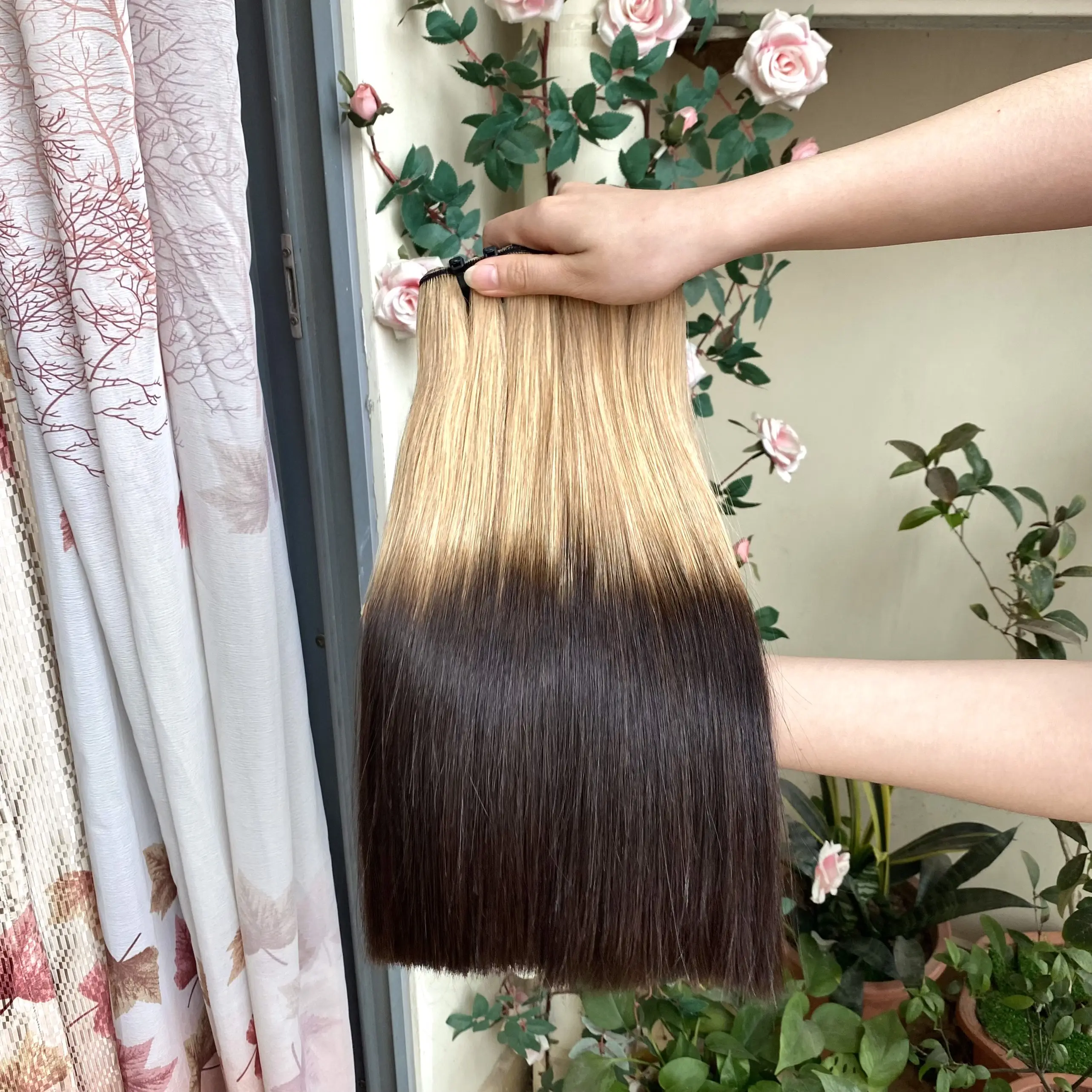 GROSSHANDEL Lyn Marke produziert hochwertige jungfräuliche Haar verlängerungen Knochen glattes Haar mehrfarbige Locken Haar verlängerung glänzend weich
