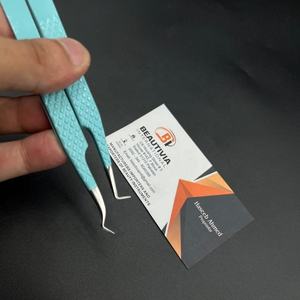 Pinzas de extensión de pestañas de acero sostenible con recubrimiento de color personalizado logotipo personalizado 90 grados y pinzas de belleza de aislamiento - Product Image 1