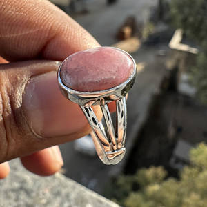 Anillo de Compromiso y Aniversario con Rodocrosita Natural, Plata de Ley 925, Engaste en Bisel Hecho a Mano, Estilo Bohemio - Product Image 2