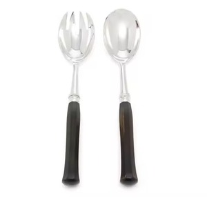 Ustensiles élégants de service de salade en acier inoxydable très poli avec une finition propre idéale pour une utilisation dans les restaurants et les événements raffinés - Product Image 2