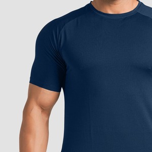 T-shirt de sport pour homme personnalisé, tissu jersey de haute qualité, logo privé imprimé, techniques de lavage, coupe ajustée, manches courtes - Product Image 3