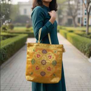 Sac à main pour femme motif Banarasi, grande capacité, léger, résistant à l'eau, sac fourre-tout tendance, broderie pour un usage quotidien - Product Image 4