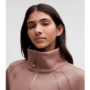 Sweat-shirt court personnalisé pour femme, sweat-shirt à capuche moderne pour le fitness et le streetwear, hauts actifs ajustés pour femme - Product Image 5