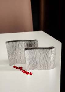 Jarrón de mesa de aluminio con textura ondulada, jarrón decorativo martillado con textura de cincel, florero hecho a mano, decoración del hogar decorativa - Product Image 4