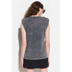 Camiseta Transpirable con Cuello en V y Acabado Texturizado - Product Image 5