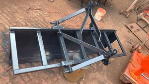 Niveleur de terrain à double élévation le plus vendu pour le nivellement des terres agricoles montées sur tracteur et la préparation du sol, disponible en grande quantité - Product Image 2