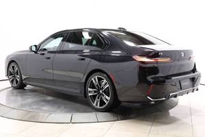 BMW i7 xDrive60 AWD xDrive60 2023, sedán de 4 puertas, autos usados en buen estado a la venta - Product Image 2
