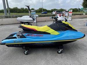 Jet ski Yamaha Waverunners 2022 JetBlaster avec moteur 4 temps 226-300 ch 3 cylindres 3 places - Product Image 3
