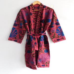 Veste Suzani de style bohème pour femmes, faite à la main, manteau d'hiver en coton brodé en robe longue ou courte, décoration d'extérieur - Product Image 3