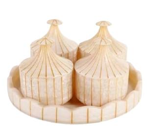 Plateau en résine d'aspect classique avec 4 petits supports de condimet incrustations de fil de laiton Desiogn plateau de service de fruits secs de petit déjeuner personnalisé - Product Image 6