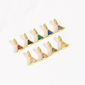 Triangle Améthyste Pierre Précieuse Minuscule Charme Pendentif-6 MM Charmes Faits À La Main Bijoux - Product Image 2