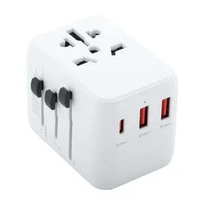Jetsetter Plus Kit Adattatore da Viaggio Personalizzato, Gadget su Misura per il Viaggiatore Moderno - Product Image 1