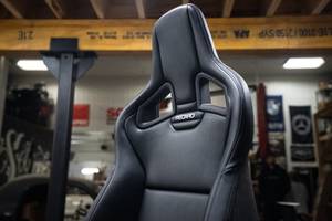 Asientos Deportivos Universales de Cuero Estilo Recaro Negros para Autos Modificados en Venta - Product Image 3