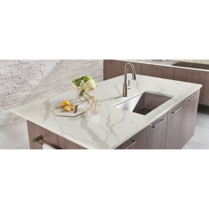 Placa de Cuarzo Premium Calacatta Idillio - Resistente al Agua, Duradera, Diseño Moderno - Product Image 2