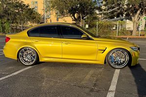 BMW M3 2018 Usado, Paquete de Competición, Transmisión Manual de 6 Velocidades, Equipamiento Completo, Color Amarillo Austin Metalizado, Propiedad del Sur - Product Image 3