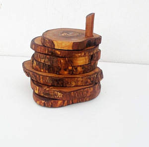 Posavasos Ecológicos de Madera de Olivo con Soporte para Utensilios de Cocina, Alfombrillas y Protectores de Mesa - Product Image 1