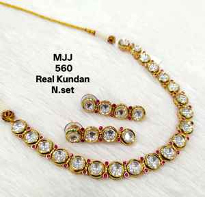 Ensemble de colliers de mariée Kundan de designer indien pour mariages, fiançailles et anniversaires fabriqués à un prix - Product Image 4