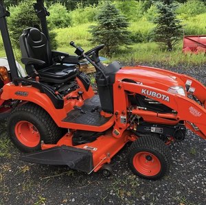 Tondeuse autoportée Kubota Z252KW 25-30 CV avec plateau de coupe de 52 pouces. - Product Image 3