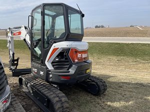 รถขุดขนาดเล็ก Bobcat E40 มือสอง รถขุดขนาดเล็ก Bobcat 331 เครื่องจักรขนาดเล็ก รถขุดมือสอง Bobcat 331 4 ตัน สำหรับงานฟาร์มและป่าไม้ - Product Image 3