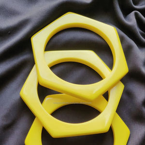 Bracelet simple fait à la main pour femmes indiennes, bijoux vintage personnalisés à bon prix en provenance d'Inde - Product Image 1