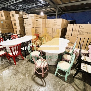 Juego de sillas y mesa de ratán duradero y elegante para niños: ecológico, cómodo y perfectamente diseñado - Product Image 1