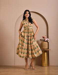 ชุดเดรสผ้าฝ้ายพิมพ์ลายแบบไม่มีแขนสำหรับผู้หญิง สั่งซื้อจำนวนมาก ผู้ส่งออกอินเดีย ผลิตแบบ OEM ขนาดและฉลากตามสั่ง - Product Image 2