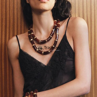 Collier en résine Tradebyd Pendentif artistique élégant de bijoux faits à la main pour les amateurs de mode
