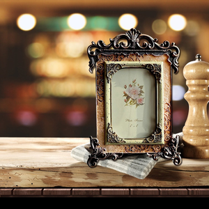 Cadre photo en métal - Écologique, taille/couleur personnalisable, design moderne et artistique de haute qualité pour une présentation élégante sur table - Product Image 1